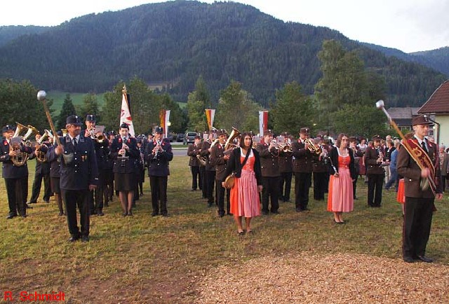 Anmarschieren zum Festzelt nach der Begr&uuml;&szlig;ung