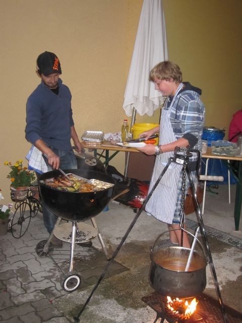 Mit Gulaschsuppe und Grillgut l&auml;sst es sich leben!